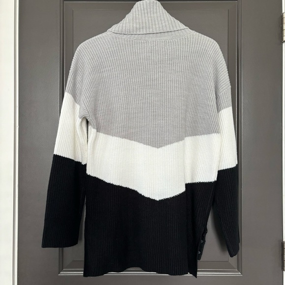 Karl Lagerfield Paris Color Blocked Cowl Neck Sweater Monochrome Size Medium - Picture 7 of 7